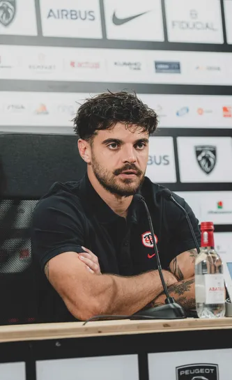 Romain Ntamack en conférence de presse avant ST-RCT