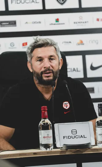 Jean Bouilhou en conférence de presse