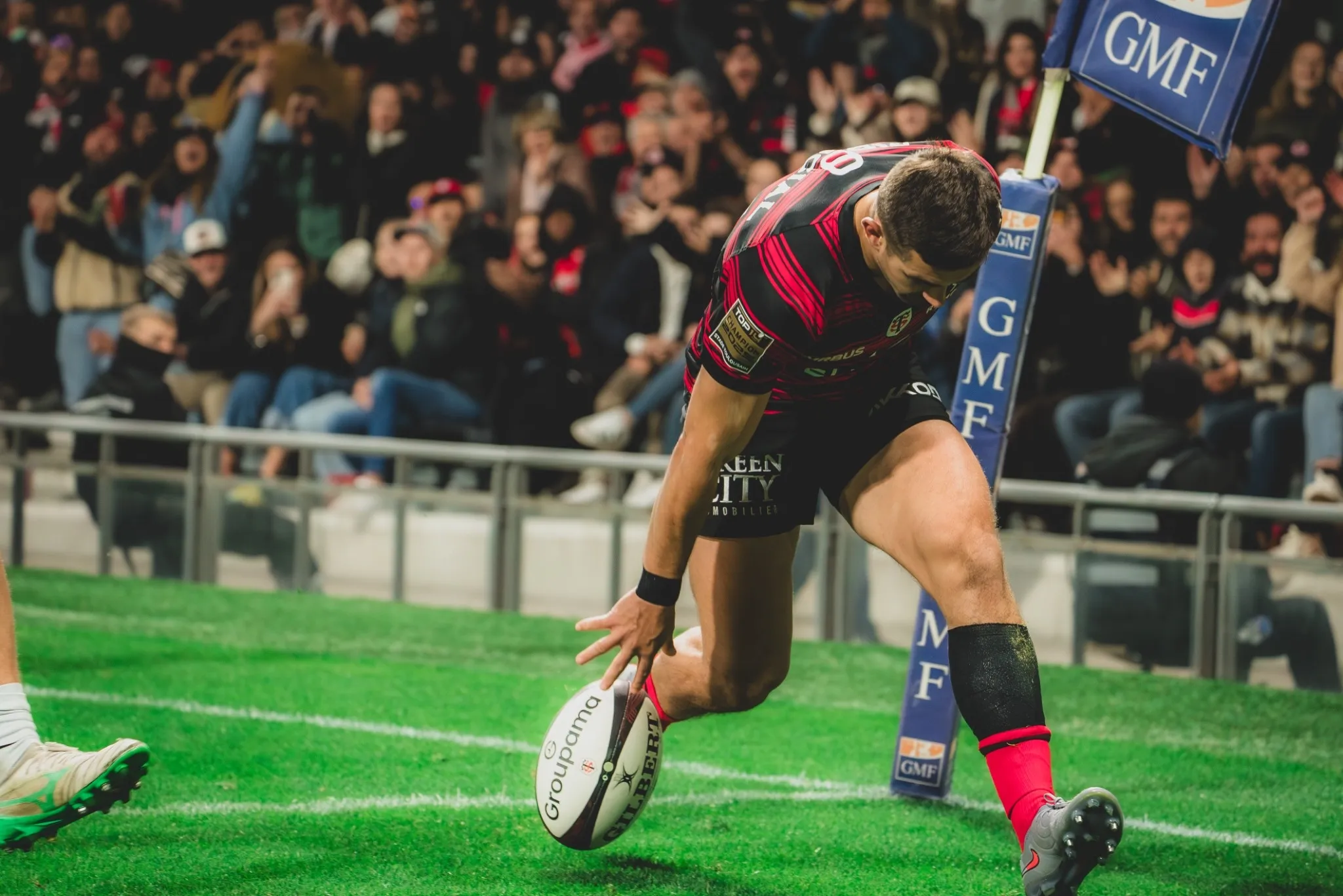 Thomas Ramos marque un essai