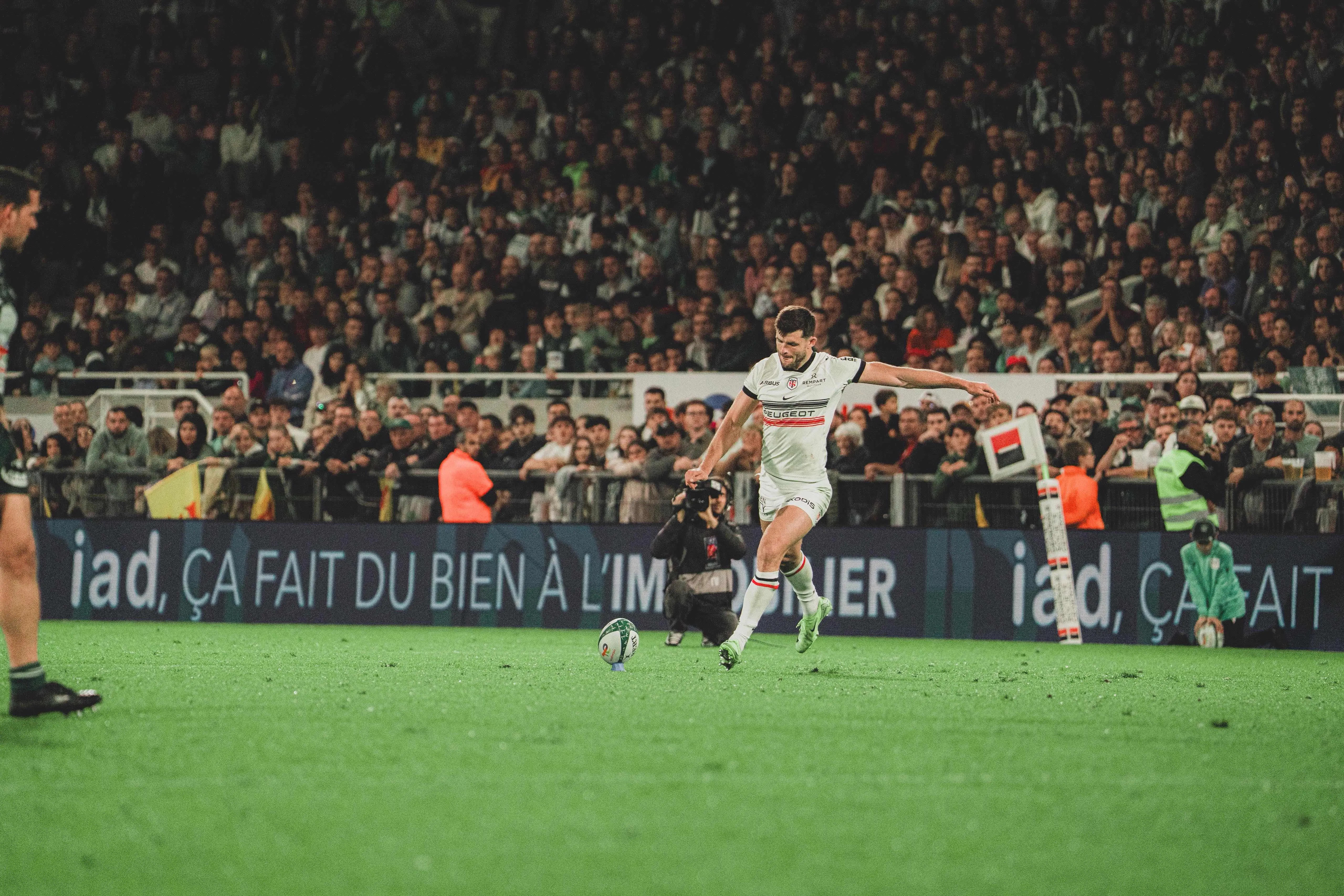 Blair Kinghorn tente une pénalité